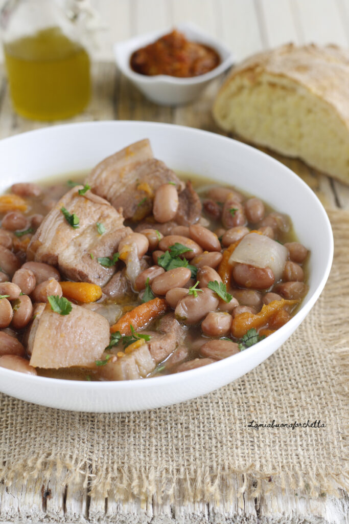 zuppa di fagioli e maiale