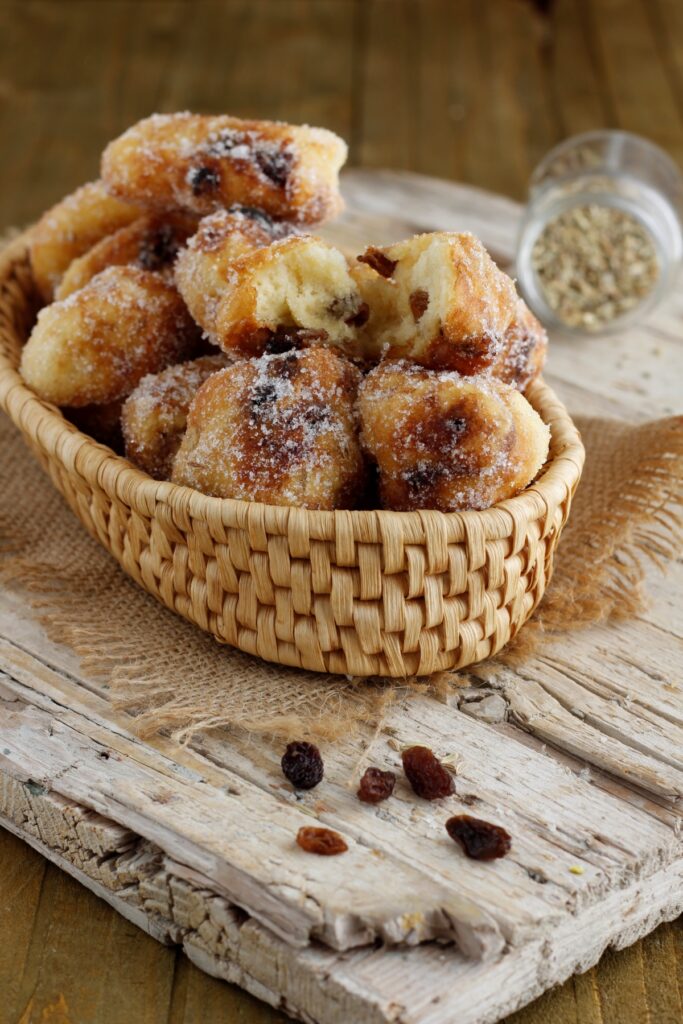 frittelle con uvetta e finocchietto