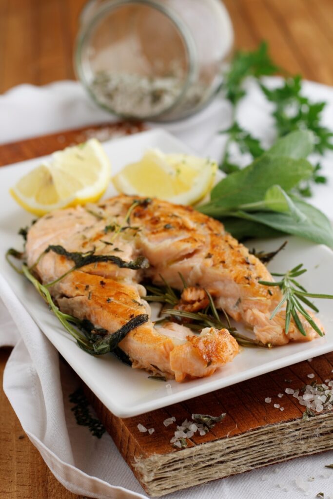 salmone arrosto alle erbe aromatiche