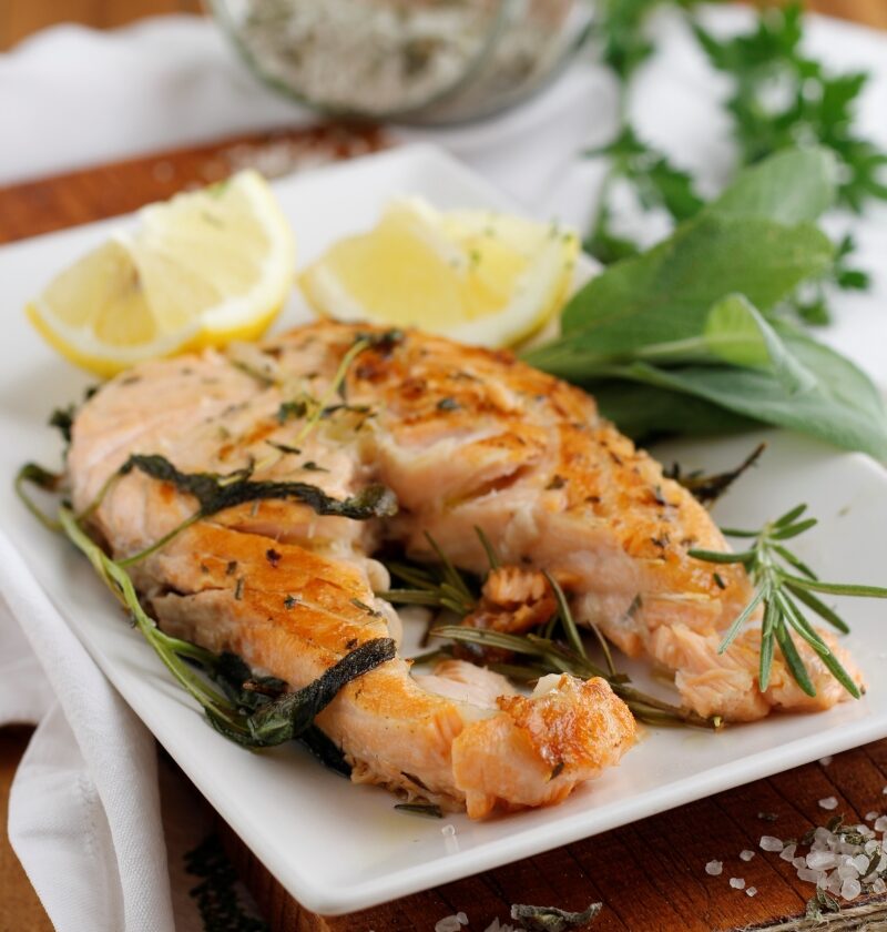 salmone arrosto alle erbe aromatiche