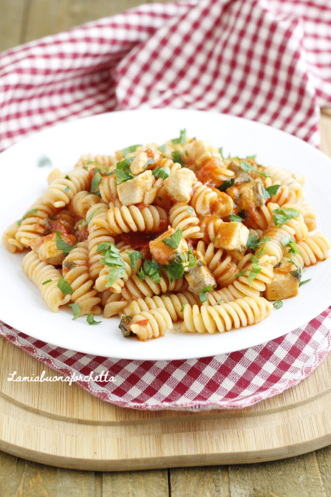 pasta con pesce spada e pomodorini