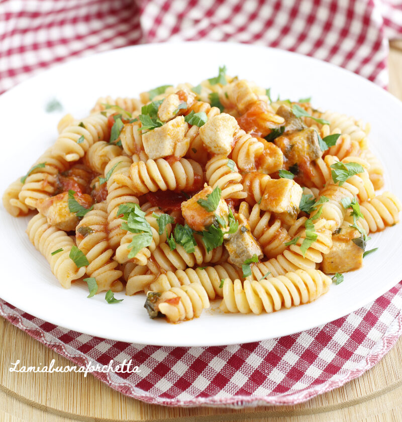 pasta con pesce spada e pomodorini