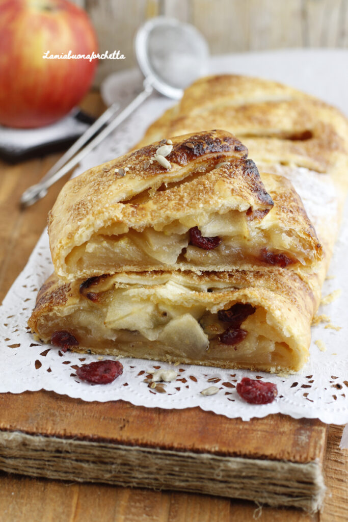 strudel di mele e mirtilli